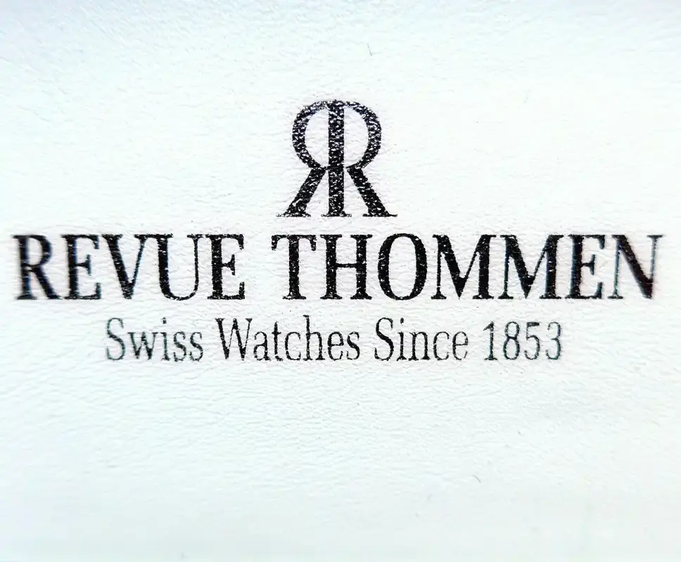 Nur noch wenige - Schweiz, HERREN ARMBANDUHREN — E T U I, unbek. Herst.jahr, sehr ansprechendes E T U I für Ihre REVUE THOMMEN ARMBANDUHR (keine Uhr!), altersentspr. Gebrauchsspuren, siehe Fotos