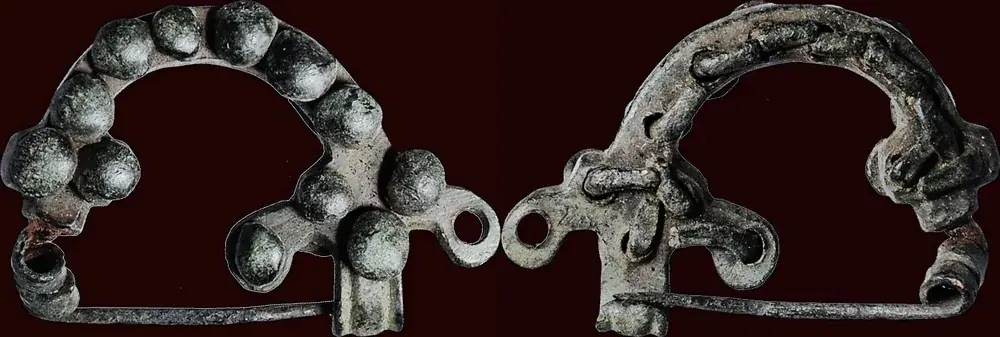 Begrenztes Angebot - Bronze ARCHAEOLOGICAL OBJECT – IRON AGE – GREEK – ANATOLIA – Phrygian fibula, 8th century B.C.